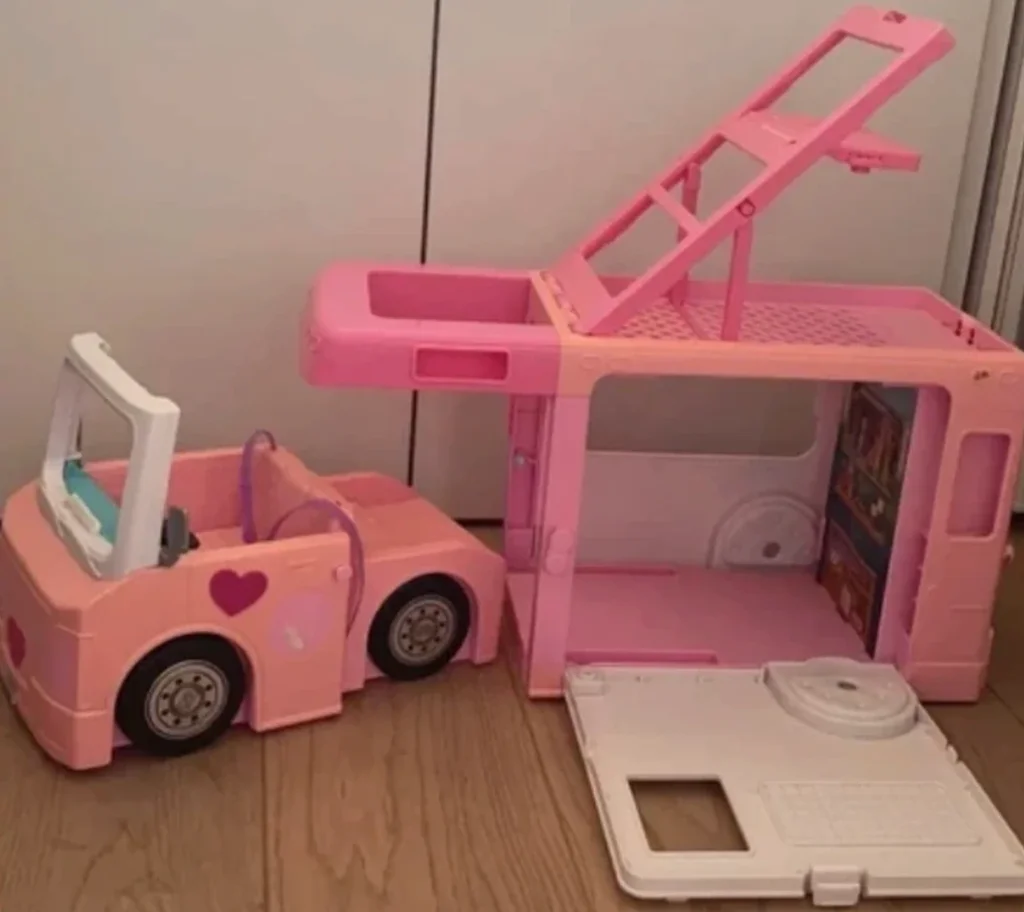 Camping car Barbie avec accessoires